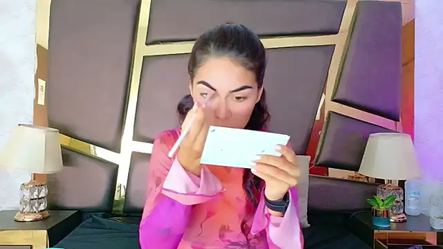 NicoleEsposito online show from October 4, 2025, 12:36 pm