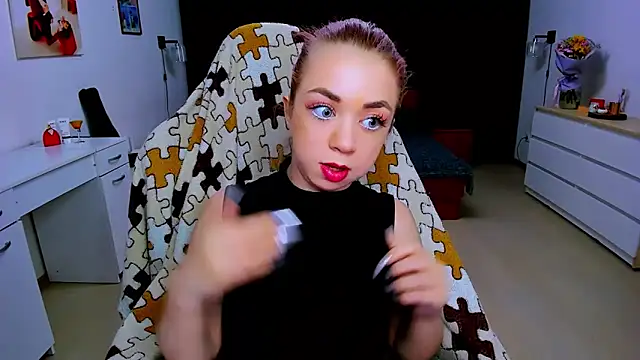 littleSiyfairy online show from February 5, 2025, 3:20 pm