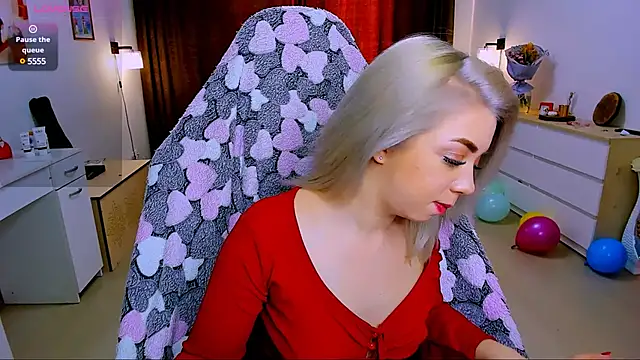 littleSiyfairy online show from February 13, 2025, 11:39 am