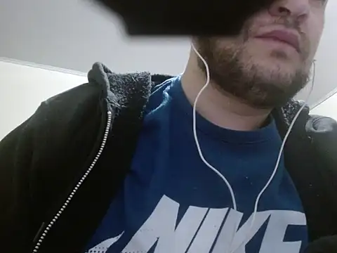 Snapshot of camiloking1720 chatting on September 21, 2025, 12:01 am camiloking1720 online show from September 21, 2025, 12:01 am