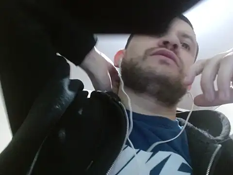 camiloking1720 online show from December 14, 2025, 6:41 am