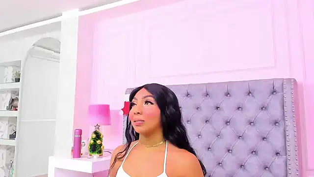 HaileeRoberts online show from November 18, 2025, 12:20 pm