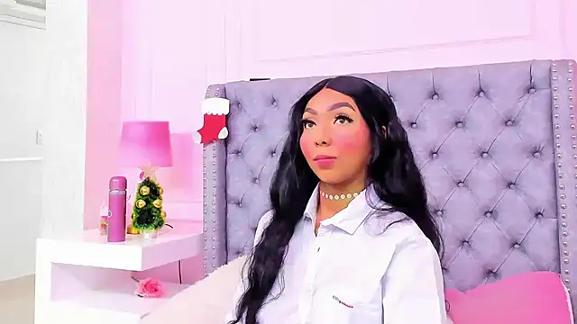 HaileeRoberts online show from November 19, 2025, 12:27 pm