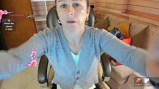 Victoria collins 1 online show from May 6, 2026, 10:53 am