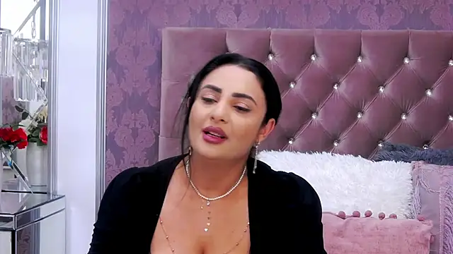 MayaJansen online show from December 15, 2024, 6:18 am