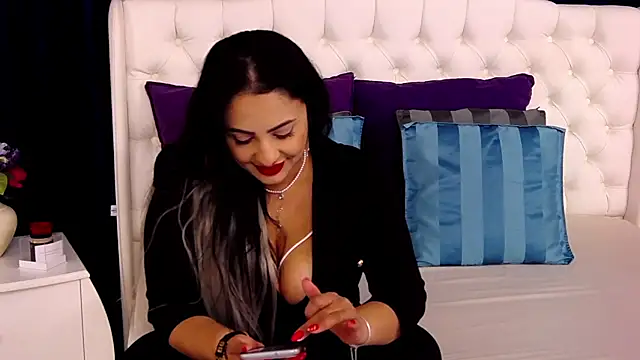 MayaJansen online show from December 19, 2024, 4:46 pm