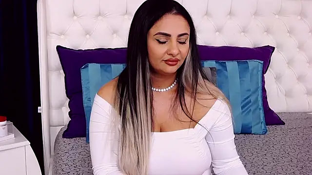 MayaJansen online show from February 3, 2025, 7:21 pm