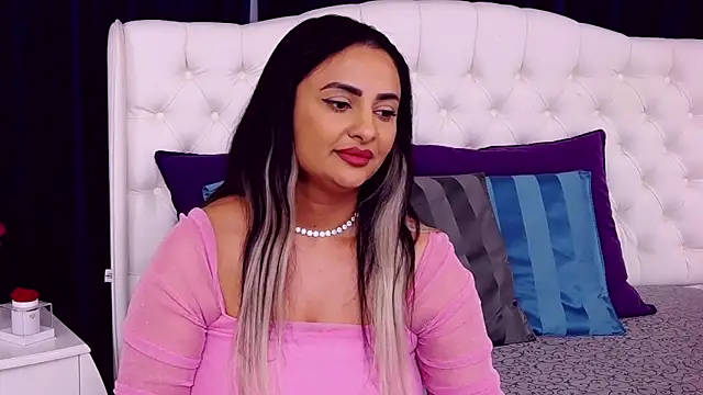 MayaJansen online show from February 4, 2025, 5:23 pm