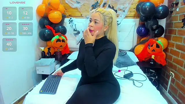 Snapshot of Dulcex69 chatting on October 14, 2025, 11:44 am Dulcex69 online show from October 14, 2025, 11:44 am