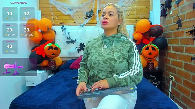 Snapshot of Dulcex69 chatting on October 24, 2025, 10:00 am Dulcex69 online show from October 24, 2025, 10:00 am