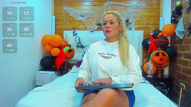 Snapshot of Dulcex69 chatting on October 31, 2025, 9:21 am Dulcex69 online show from October 31, 2025, 9:21 am