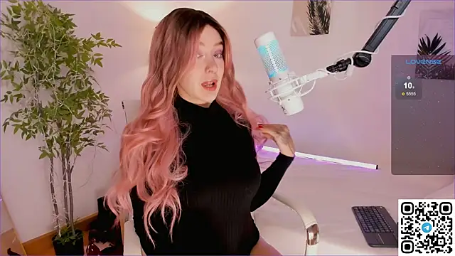 Snapshot of AngelPaull chatting on October 17, 2025, 8:11 pm AngelPaull online show from October 17, 2025, 8:11 pm