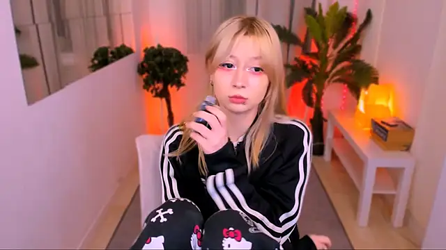 SaintGirl online show from February 7, 2025, 3:41 pm
