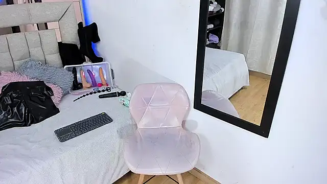 melody bonnet online show from February 5, 2026, 8:52 am