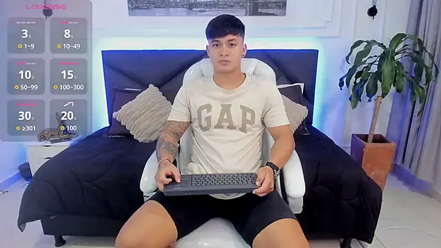 Cristopher strong online show from November 2, 2025, 9:44 am