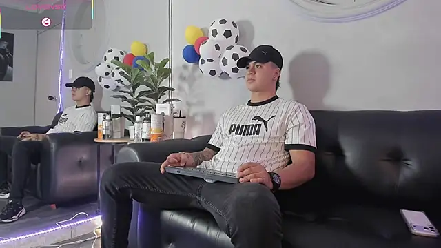 Cristopher strong online show from June 26, 2026, 1:04 pm