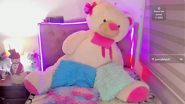  EmiRhodes online show from December 23, 2024, 4:01 am