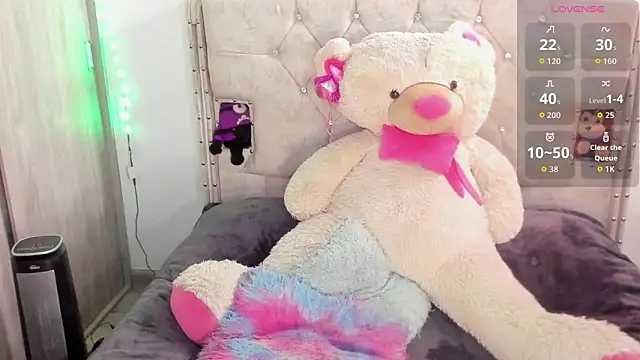 Snapshot of _EmiRhodes chatting on October 16, 2025, 3:35 pm  EmiRhodes online show from October 16, 2025, 3:35 pm