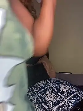 Snapshot of DarkBerry87 chatting on October 15, 2025, 12:00 am DarkBerry87 online show from October 15, 2025, 12:00 am