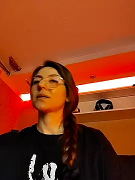 Ich Bin Julia online show from December 1, 2025, 10:42 am