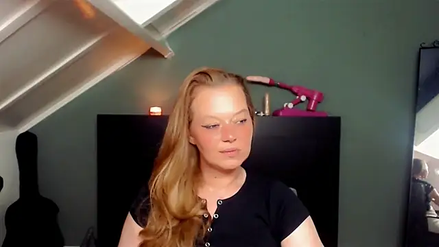 roxanna24 online show from April 26, 2026, 7:33 pm