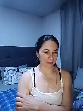 renata hot1 online show from June 11, 2026, 2:44 am
