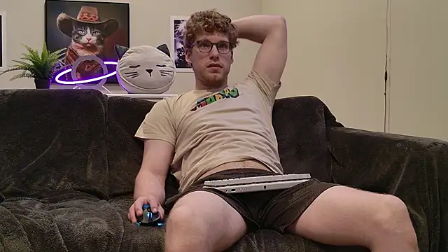 BlueEyedTallGuy94 online show from November 1, 2025, 6:43 pm