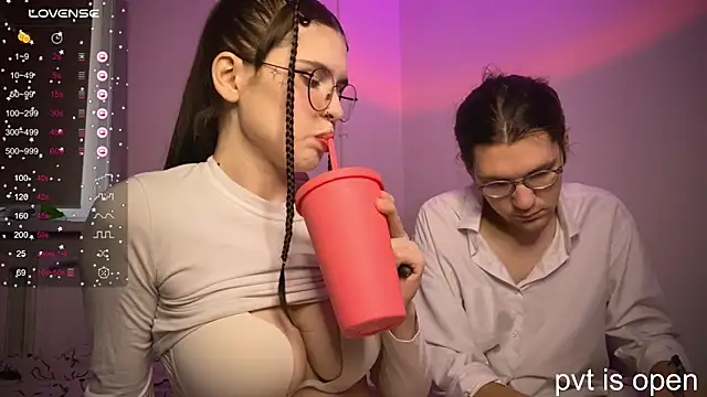 Snapshot of passiondesire_ chatting on October 16, 2025, 8:37 am passiondesire  online show from October 16, 2025, 8:37 am