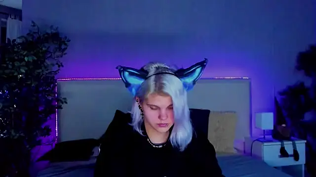 JoannLowe online show from December 17, 2024, 8:21 pm