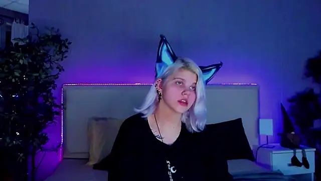 JoannLowe online show from December 20, 2024, 8:55 pm