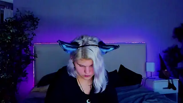 JoannLowe online show from December 21, 2024, 11:02 pm