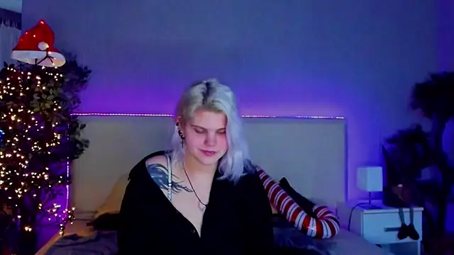 JoannLowe online show from December 23, 2024, 8:25 pm