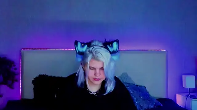 JoannLowe online show from February 11, 2025, 8:31 pm