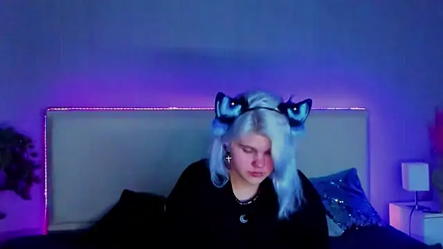 JoannLowe online show from February 18, 2025, 8:36 pm