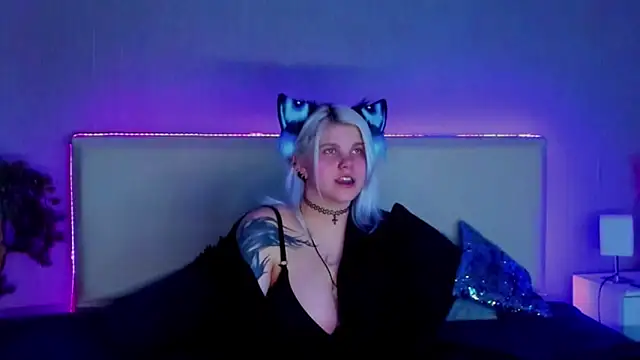 JoannLowe online show from February 21, 2025, 10:59 pm