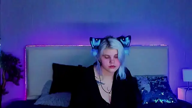 JoannLowe online show from February 26, 2025, 2:15 am