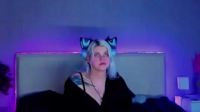 JoannLowe online show from March 2, 2025, 11:53 pm