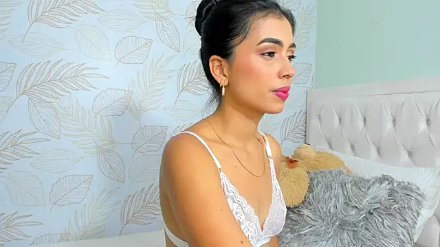TianaReedd online show from December 6, 2024, 1:00 pm