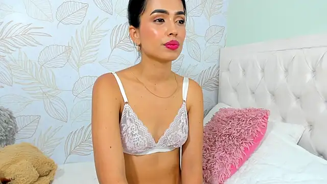 TianaReedd online show from December 6, 2024, 4:06 pm