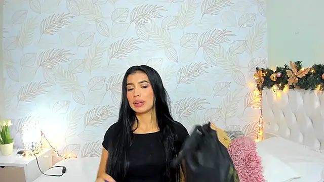 TianaReedd online show from December 14, 2024, 12:01 pm