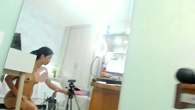 TianaReedd online show from December 19, 2024, 3:52 pm