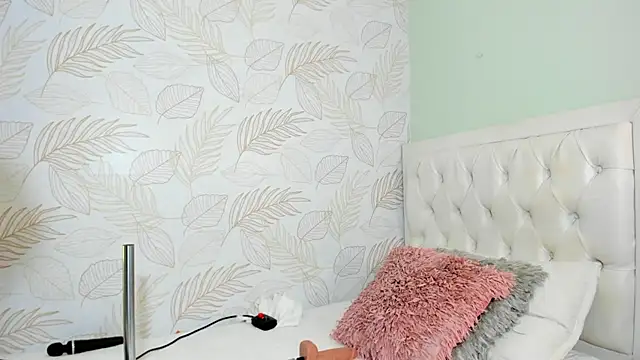 TianaReedd online show from January 18, 2025, 1:29 pm