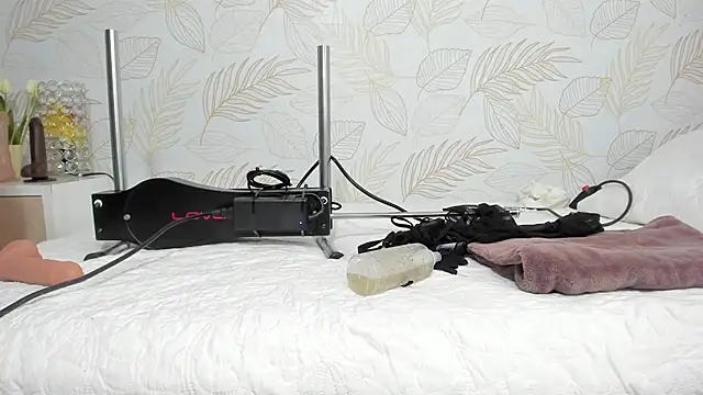 TianaReedd online show from January 28, 2025, 1:16 pm