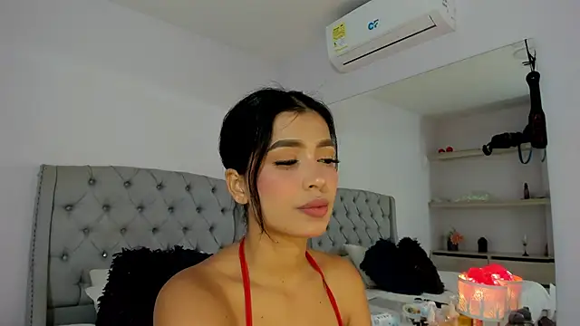 Snapshot of TianaReedd chatting on October 3, 2025, 12:24 pm TianaReedd online show from October 3, 2025, 12:24 pm