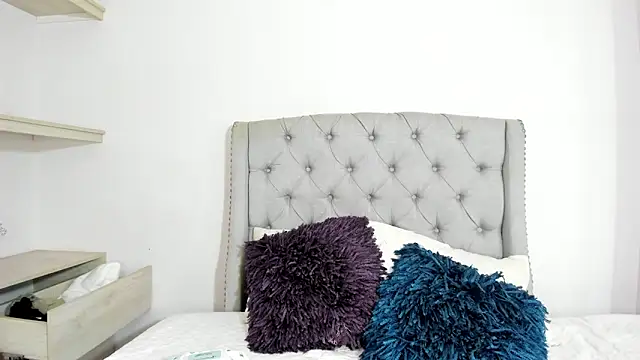 Snapshot of TianaReedd chatting on October 8, 2025, 12:25 pm TianaReedd online show from October 8, 2025, 12:25 pm