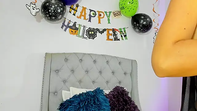 Snapshot of TianaReedd chatting on October 20, 2025, 12:16 pm TianaReedd online show from October 20, 2025, 12:16 pm