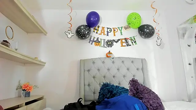 Snapshot of TianaReedd chatting on October 21, 2025, 12:17 pm TianaReedd online show from October 21, 2025, 12:17 pm