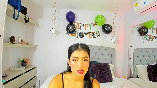 Snapshot of TianaReedd chatting on October 28, 2025, 12:52 pm TianaReedd online show from October 28, 2025, 12:52 pm