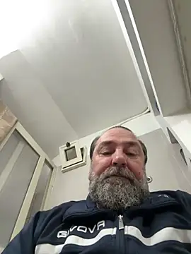 Snapshot of ros217 chatting on January 19, 2026, 11:47 am ros217 online show from January 19, 2026, 11:47 am