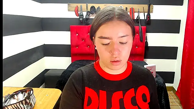 Snapshot of Marian_Ran chatting on December 21, 2024, 2:09 am Marian Ran online show from December 21, 2024, 2:09 am